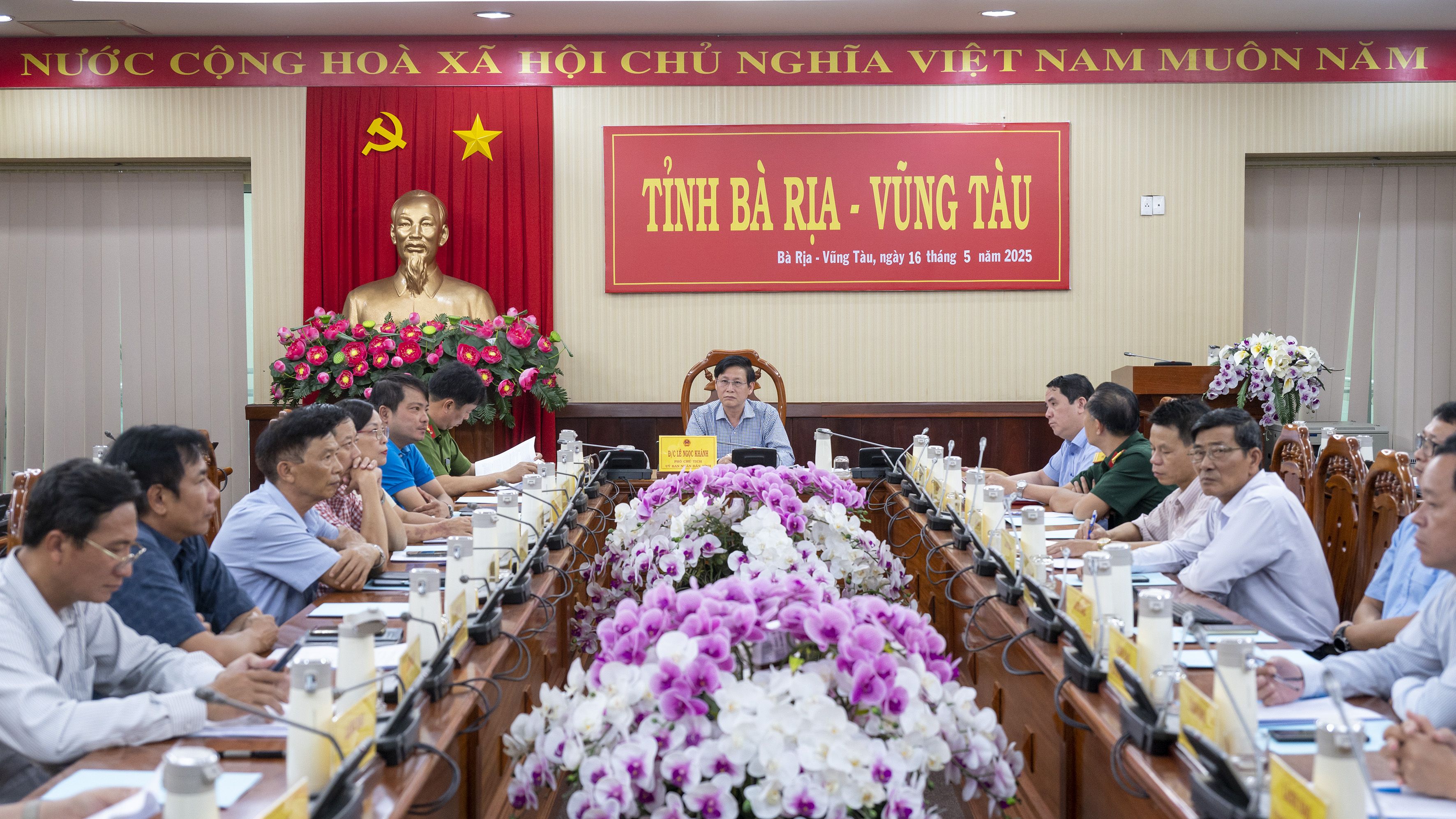 Phó Chủ tịch UBND tỉnh, Phó trưởng Ban An toàn giao thông tỉnh Lê Ngọc Khánh, chủ trì hội nghị tại điểm cầu Bà Rịa-Vũng Tàu.
