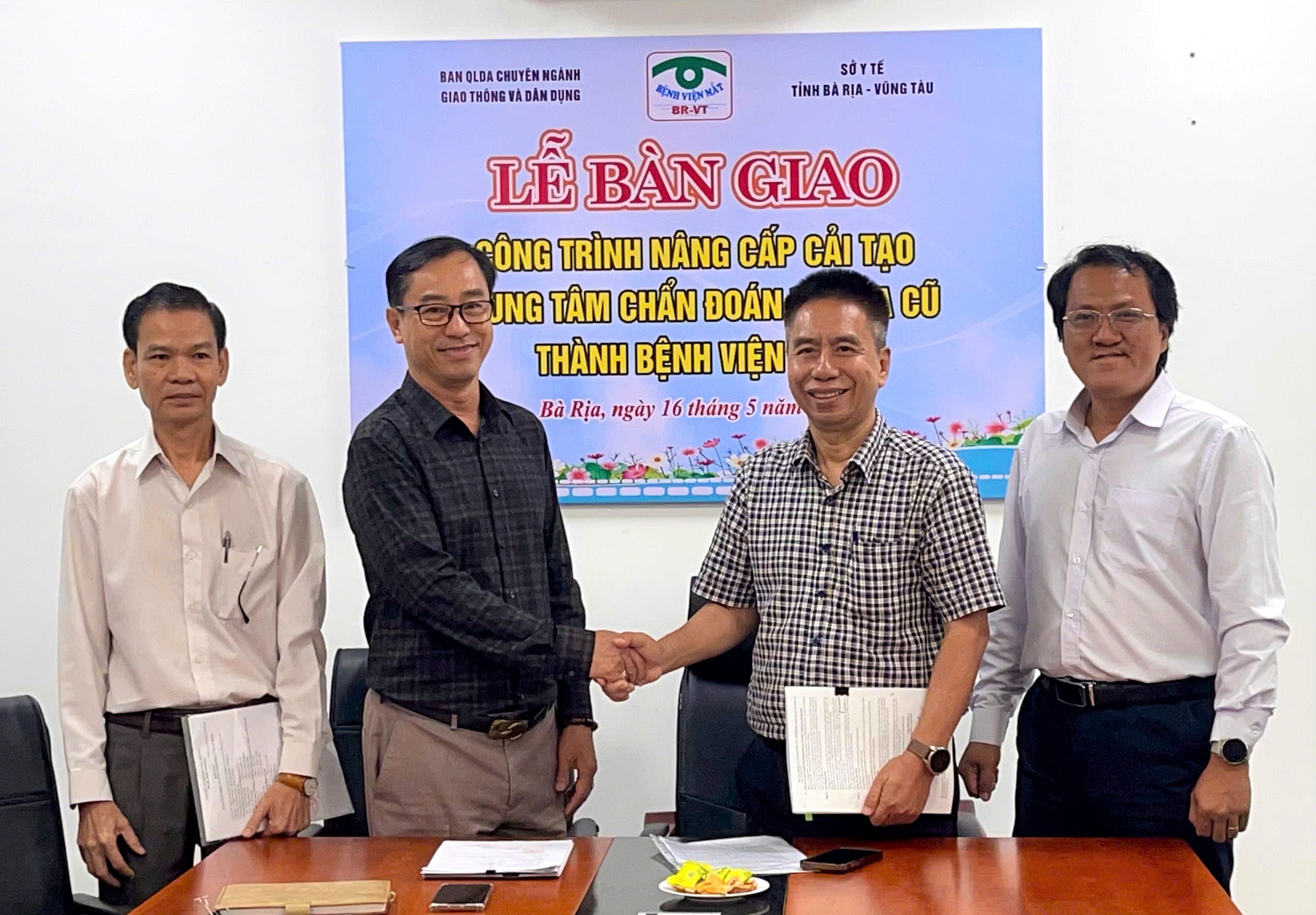 Ban quản lý dự án giao thông và dân dụng tỉnh bàn giao trụ sở mới Bệnh viện Mắt tỉnh.