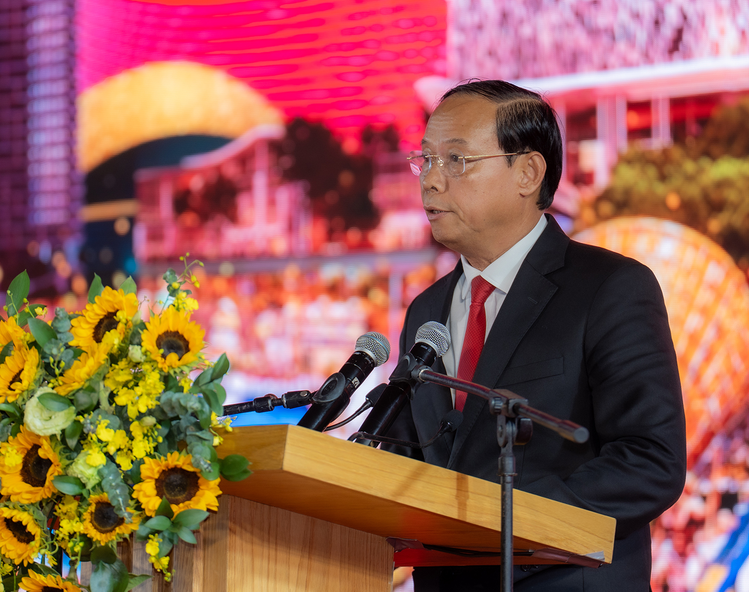 Ông Nguyễn Văn Thọ, Chủ tịch UBND tỉnh phát biểu tại lễ khởi công.