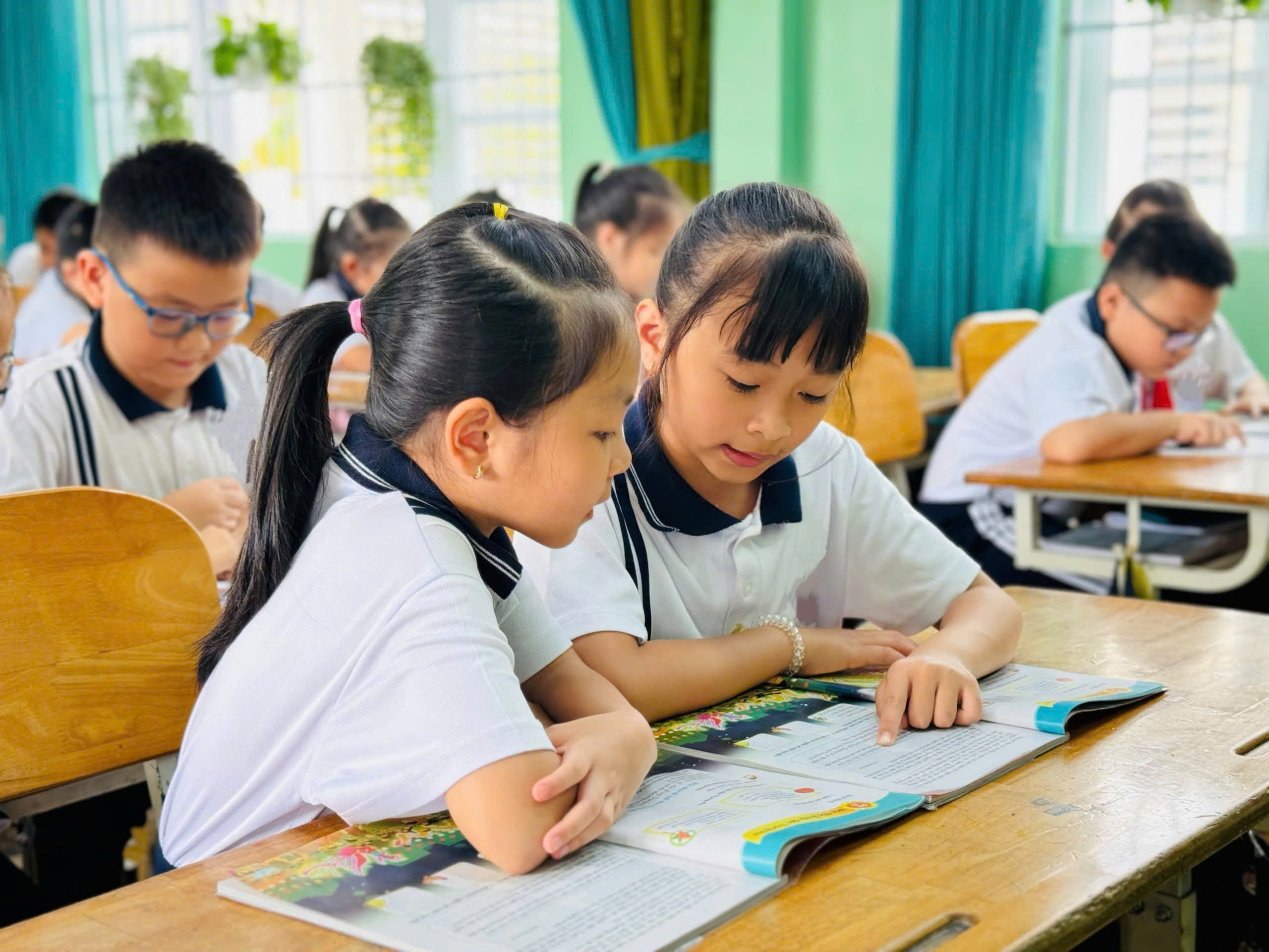 Các em biết yêu thương, giúp đỡ lẫn nhau trong học tập.