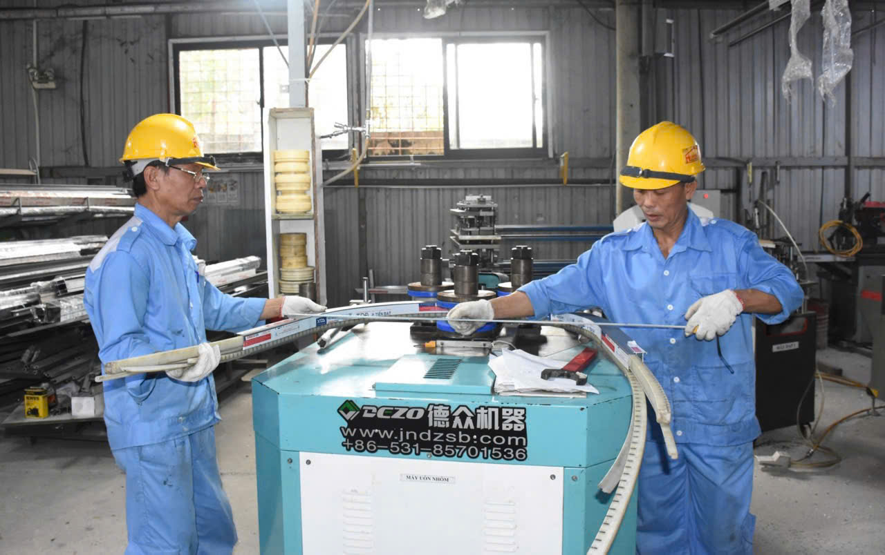 Công ty TNHH kỹ thuật cửa Huynh Đệ (TP.Vũng Tàu), 100% vốn tư nhân, hoạt động  trong lĩnh vực sản xuất và cung cấp sản phẩm thuộc lĩnh vực xây dựng. Ảnh: QUANG VŨ