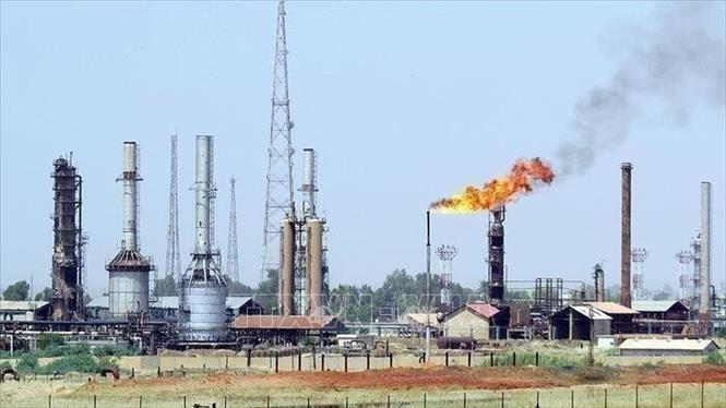 Một nhà máy lọc dầu tại Iran.