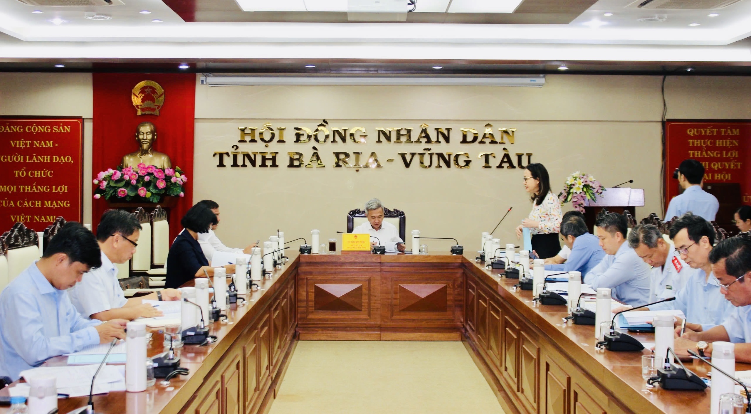Ông Đặng Minh Thông, Phó Chủ tịch UBND tỉnh chủ trì cuộc họp.