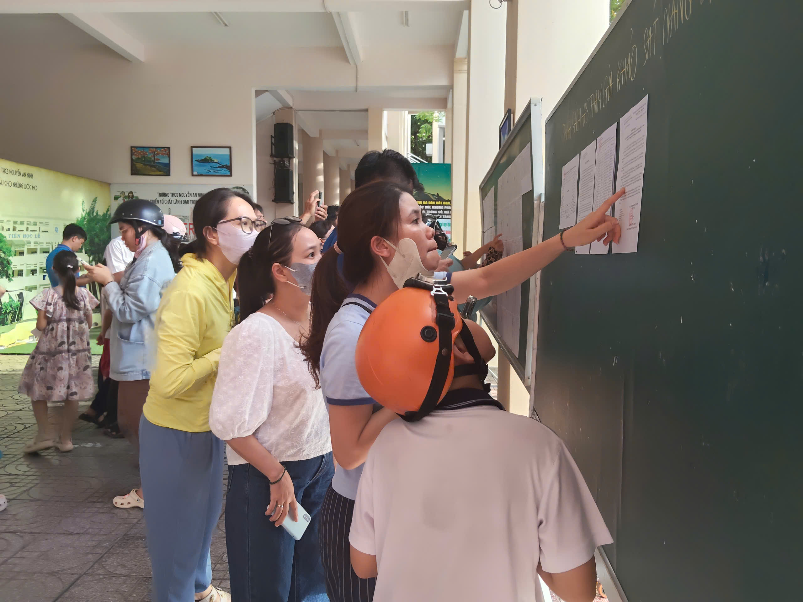 Chiều 20/5, Trường THCS Nguyễn An Ninh đã công bố kết quả sơ duyệt học sinh đăng ký tuyển sinh Trường THCS Nguyễn An Ninh theo tiêu chí riêng và danh sách học sinh tham gia khảo sát năng lực. 