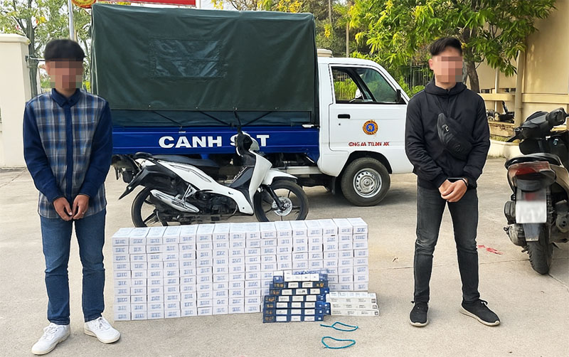 Các đối tượng và tang vật vụ án. 
