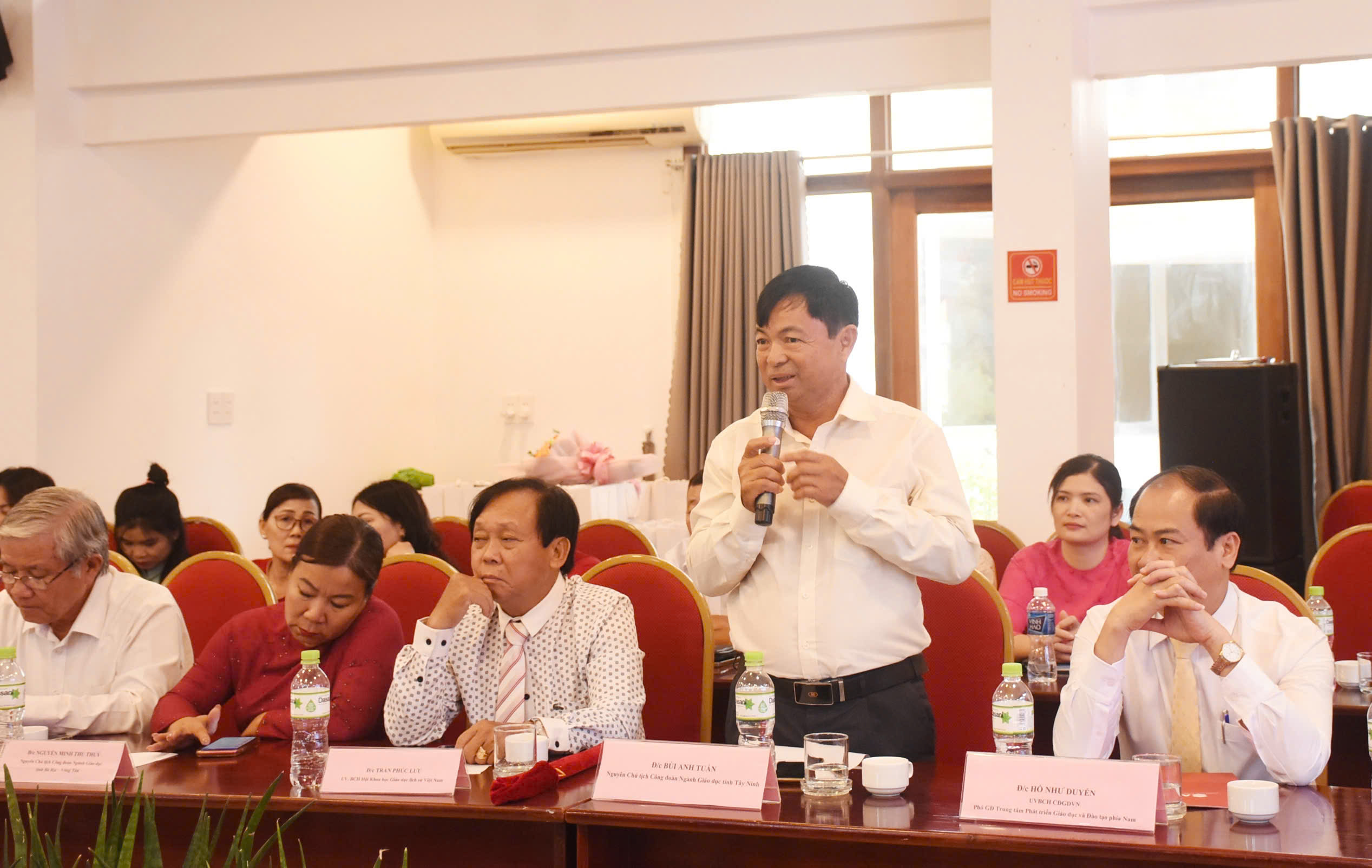 Đại biểu phát biểu tại buổi tọa đàm.