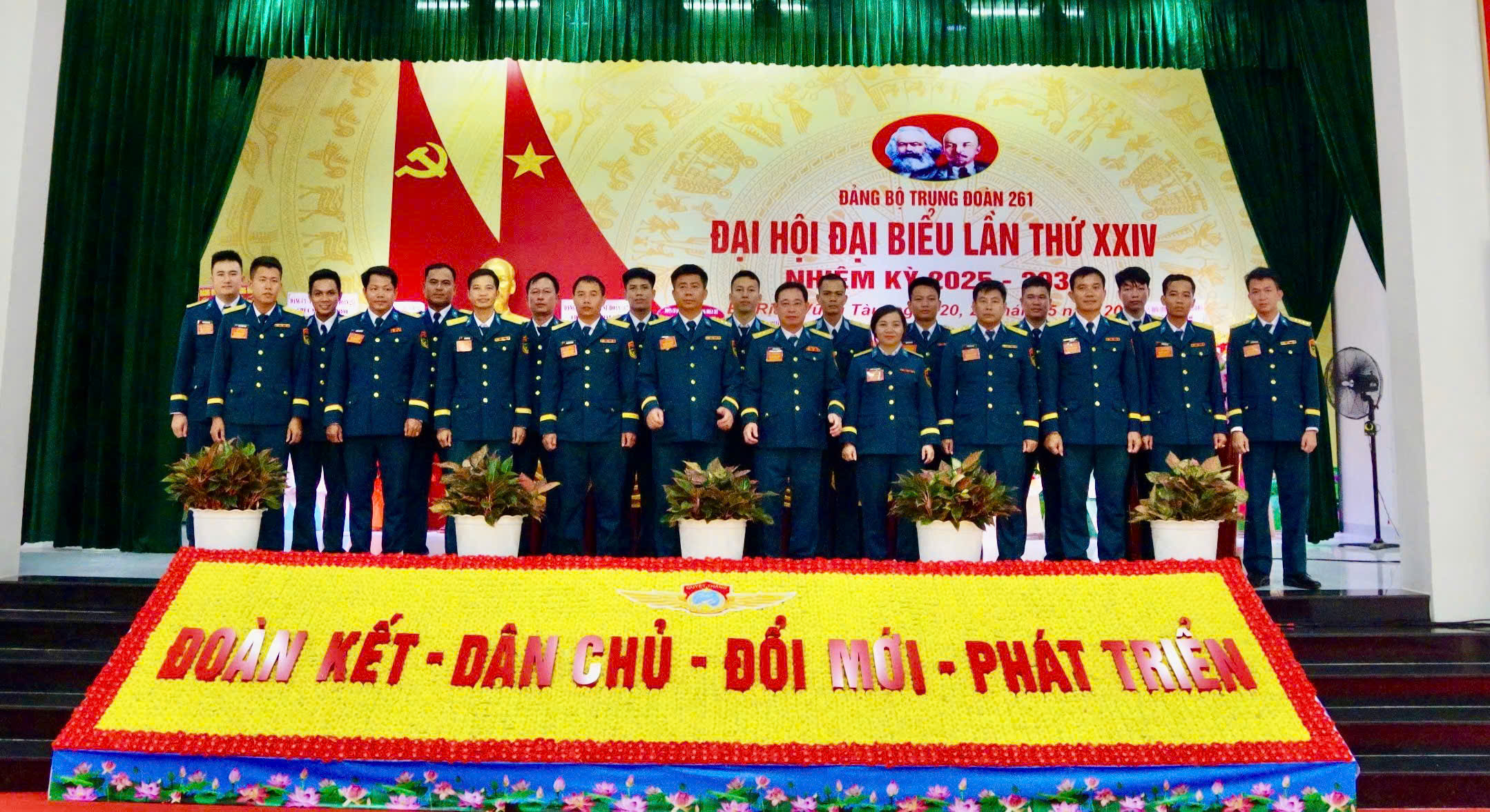 Ban Chấp hành, đại biểu dự Đại hội Đảng bộ Sư đoàn 367 ra mắt tại đại hội.