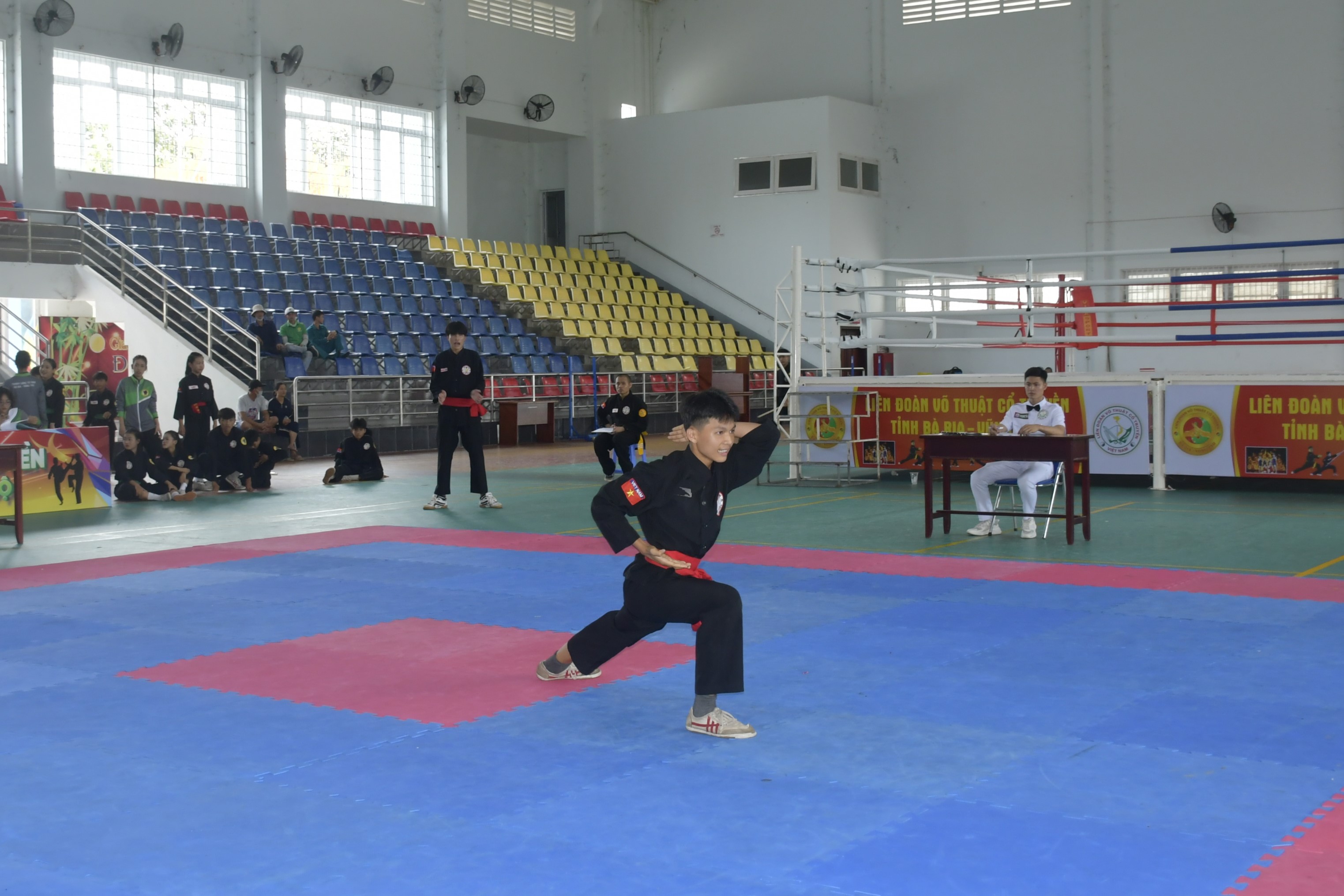 Màn biểu diễn ấn tượng của võ sĩ tại giải Giải võ cổ truyền các CLB tỉnh năm 2025.
