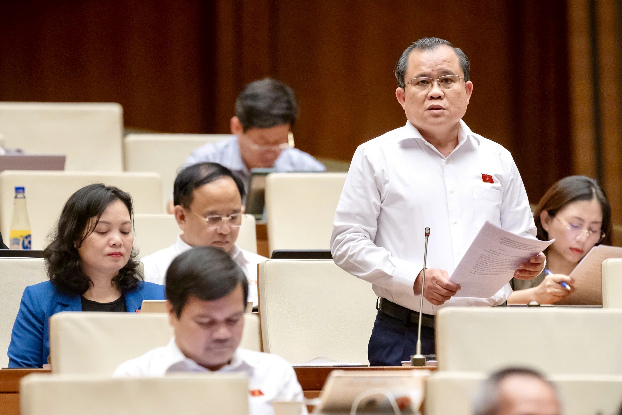 Đại biểu Nguyễn Tâm Hùng, Đại tá, Ủy viên Ủy ban Quốc phòng và An ninh của Quốc hội: “Làm rõ thẩm quyền cấp xã, cấp tỉnh trong đấu thầu và đầu tư công để phù hợp mô hình chính quyền hai cấp”.