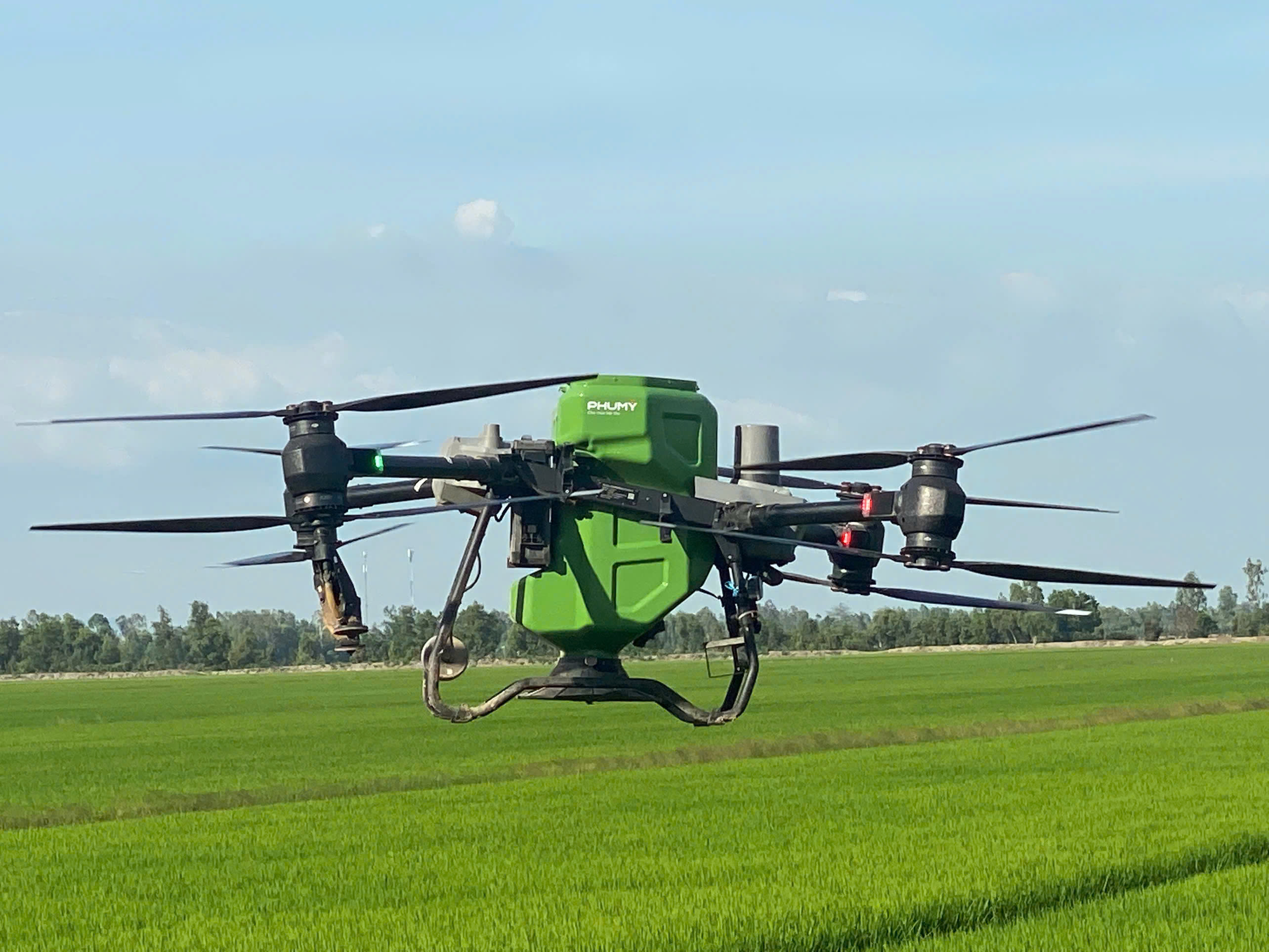 PVFCCo đang tích cực triển khai các giải pháp công nghệ mới như ứng dụng drone trong nông nghiệp