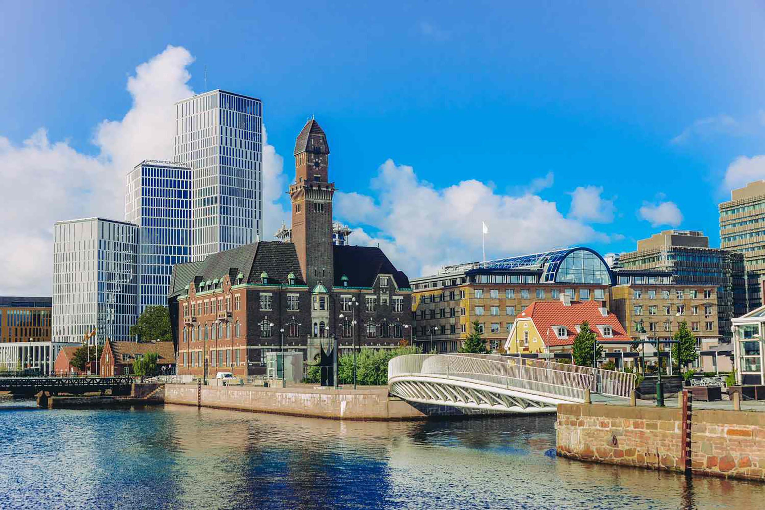 Cây cầu Oresund được xây dựng để nối liền Thụy Điển và Đan Mạch.