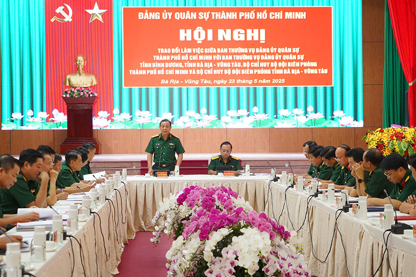 Ban thường vụ đảng ủy quân sự các địa phương làm việc về công tác sáp nhập.