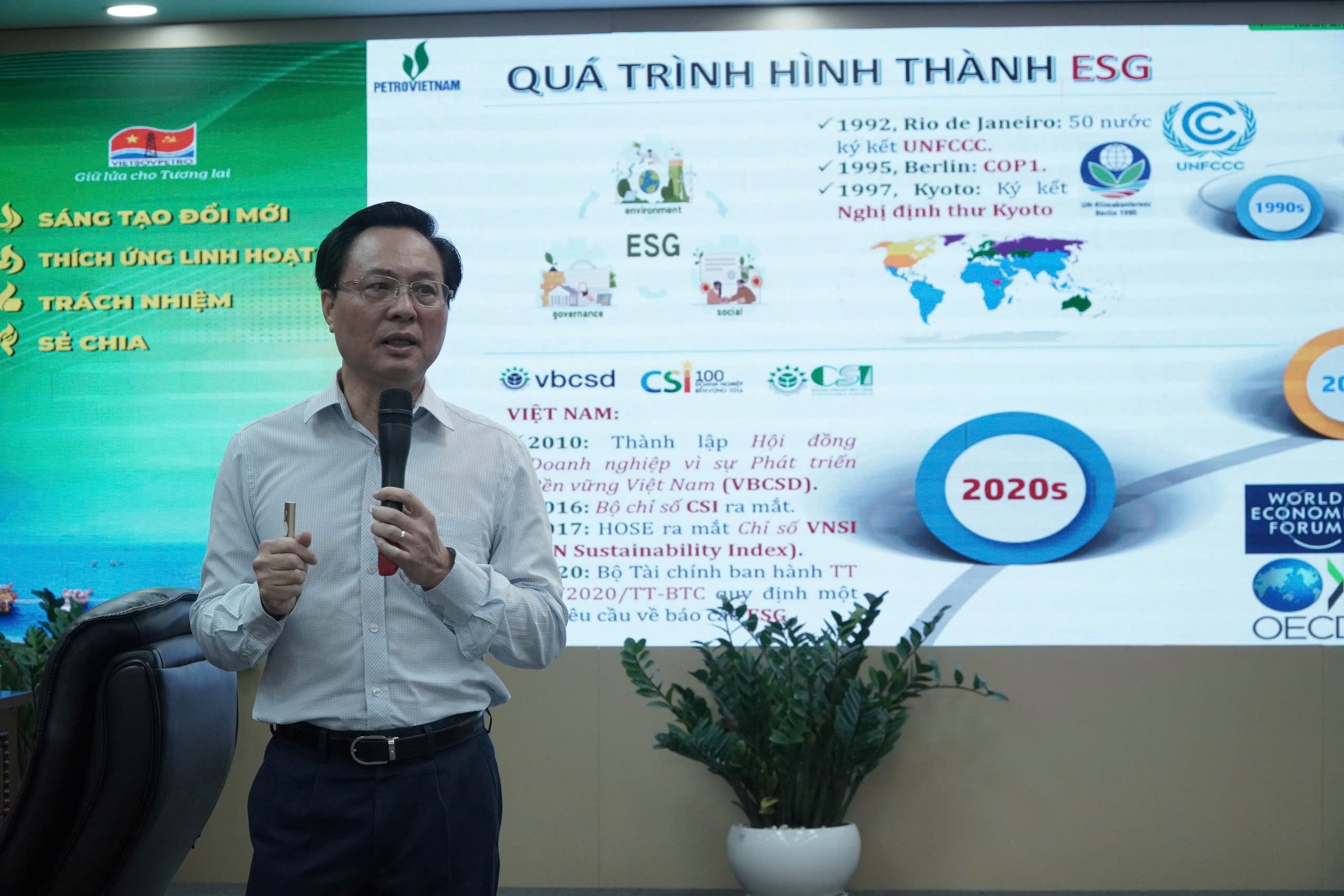 Ông Bùi Minh Tiến – Thành viên HĐTV Petrovietnam  chia sẻ tổng quan về ESG, cách tích hợp vào chiến lược DN và các bài học thực tiễn. 