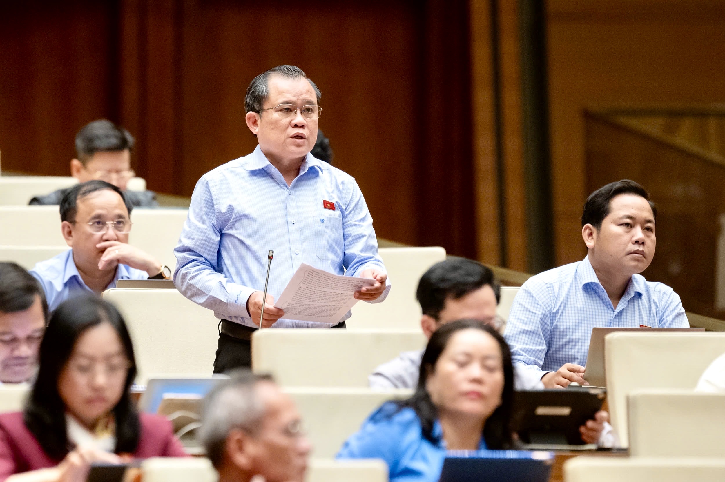 Đại biểu Nguyễn Tâm Hùng, Đại tá, Ủy viên Ủy ban Quốc phòng, An ninh và Đối ngoại của Quốc hội : “Cần thiết lập cơ chế tài chính thực chất cho chính quyền xã”.