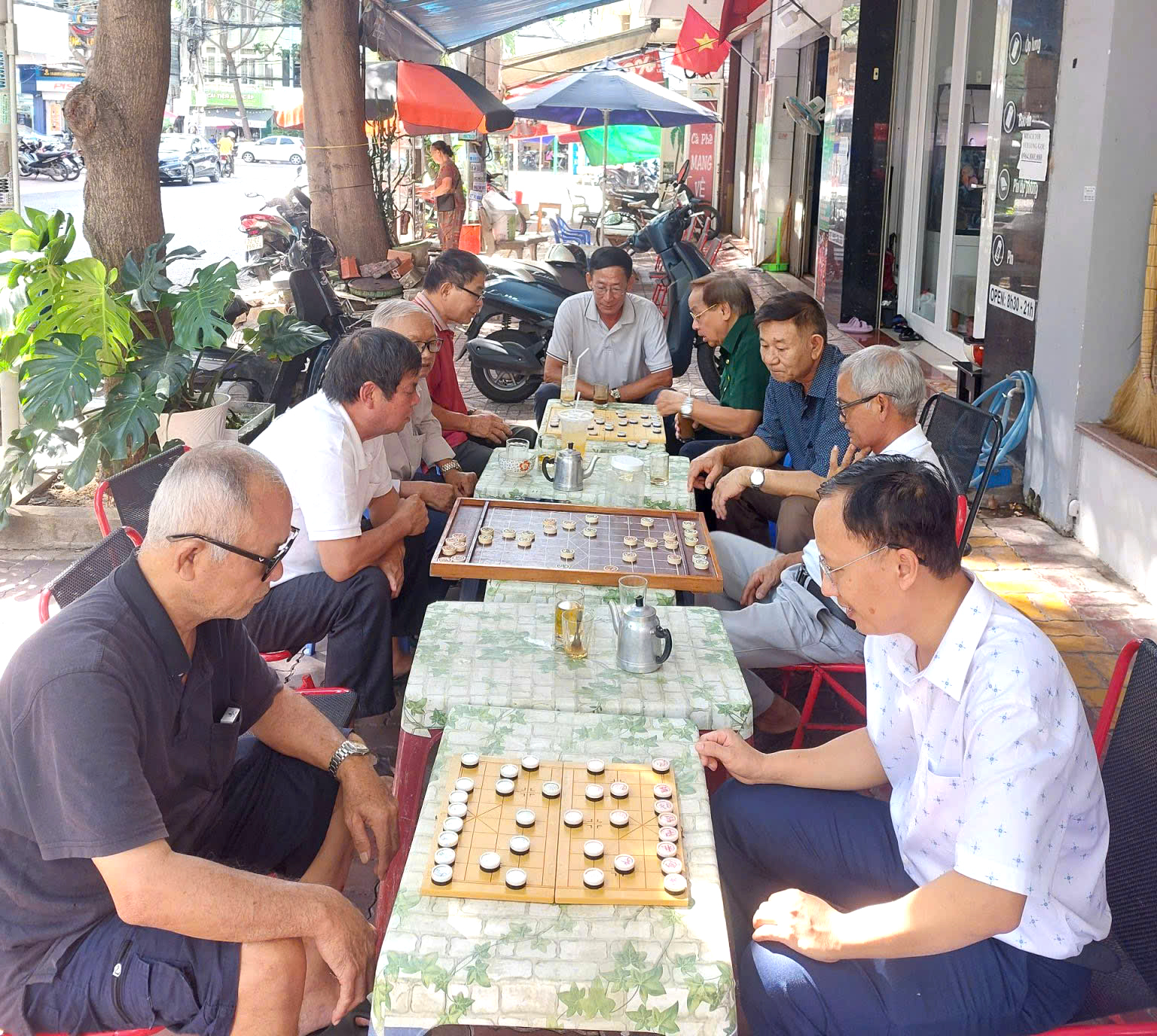 Câu lạc bộ cờ tướng của khu phố 2, phường 3 (TP.Vũng Tàu) thu hút nhiều người cao tuổi tham gia.