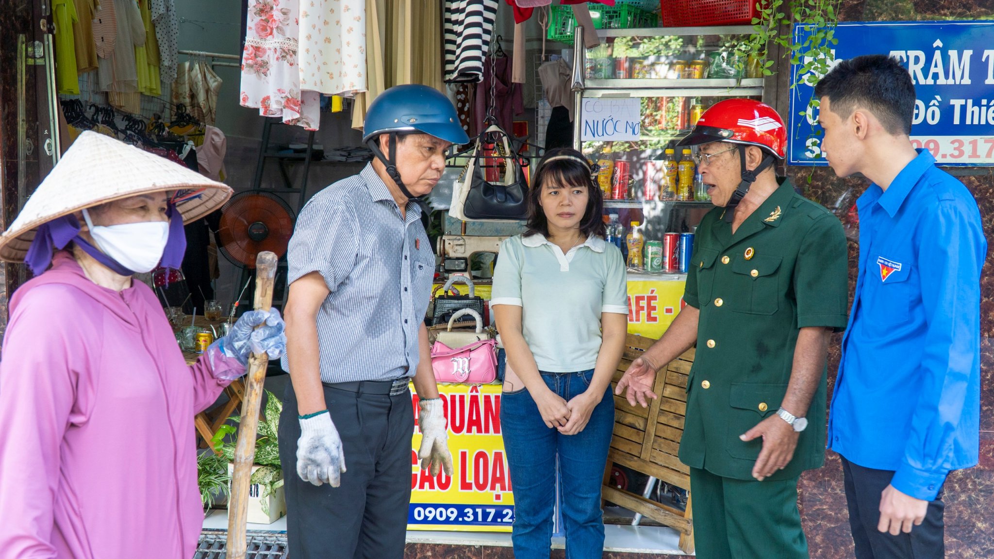 Cán bộ, hội viên Hội Cựu Chiến binh TP.Vũng Tàu tuyên truyền, vận động người dân, các hộ kinh doanh chung tay bảo đảm an ninh trật tự, mỹ quan đô thị.
