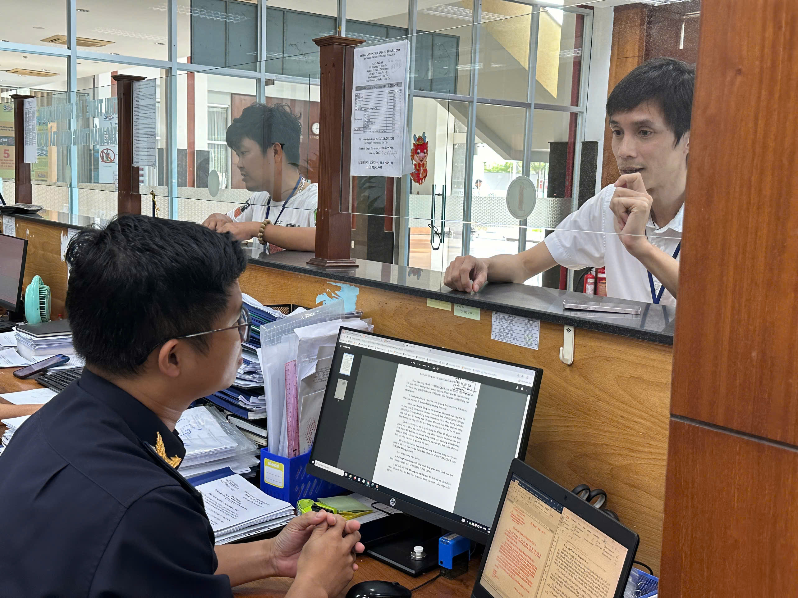 DN làm thủ tục hải quan tại Hải quan cửa khẩu Cảng Cái Mép.