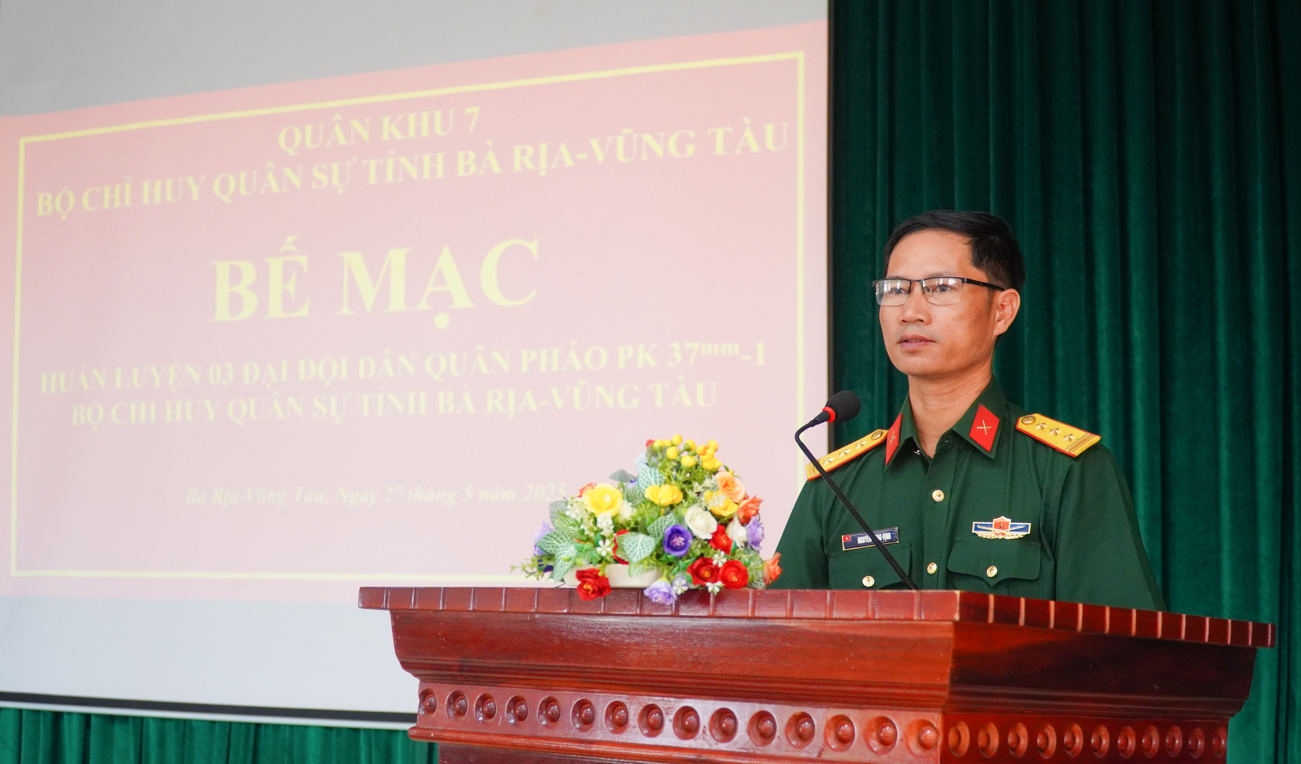 Thượng tá Nguyễn Ngọc Vịnh, Phó Tham mưu trưởng Bộ Chỉ huy Quân sự tỉnh phát biểu bế mạc khóa huấn luyện.