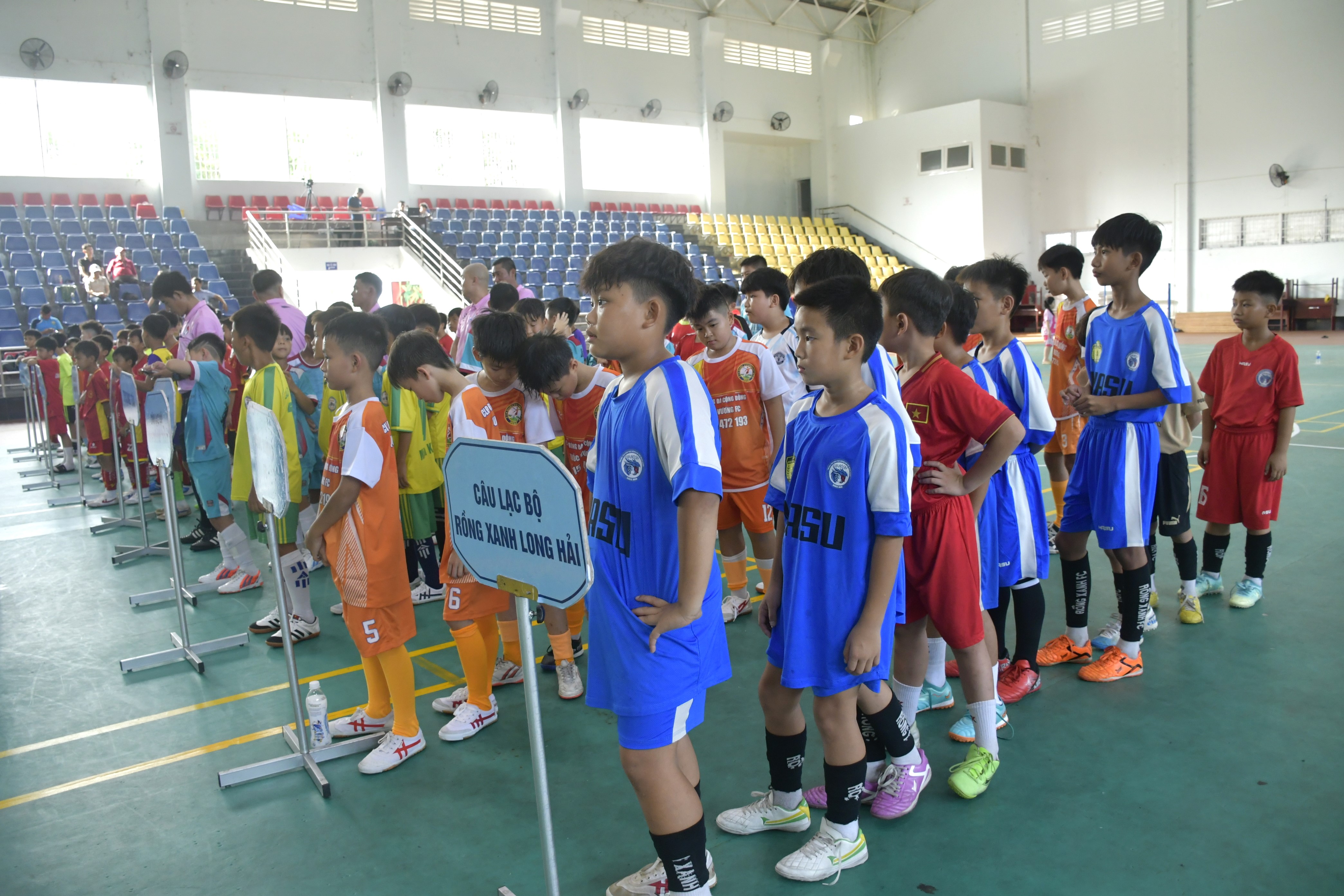 180 VĐV nhí tham gia Giải bóng đá U11 các CLB tỉnh 2025.
