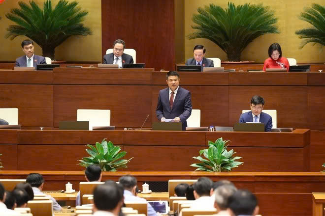 Viện trưởng Viện Kiểm sát Nhân dân Tối cao Nguyễn Huy Tiến giải trình, làm rõ  một số vấn đề đại biểu Quốc hội nêu.