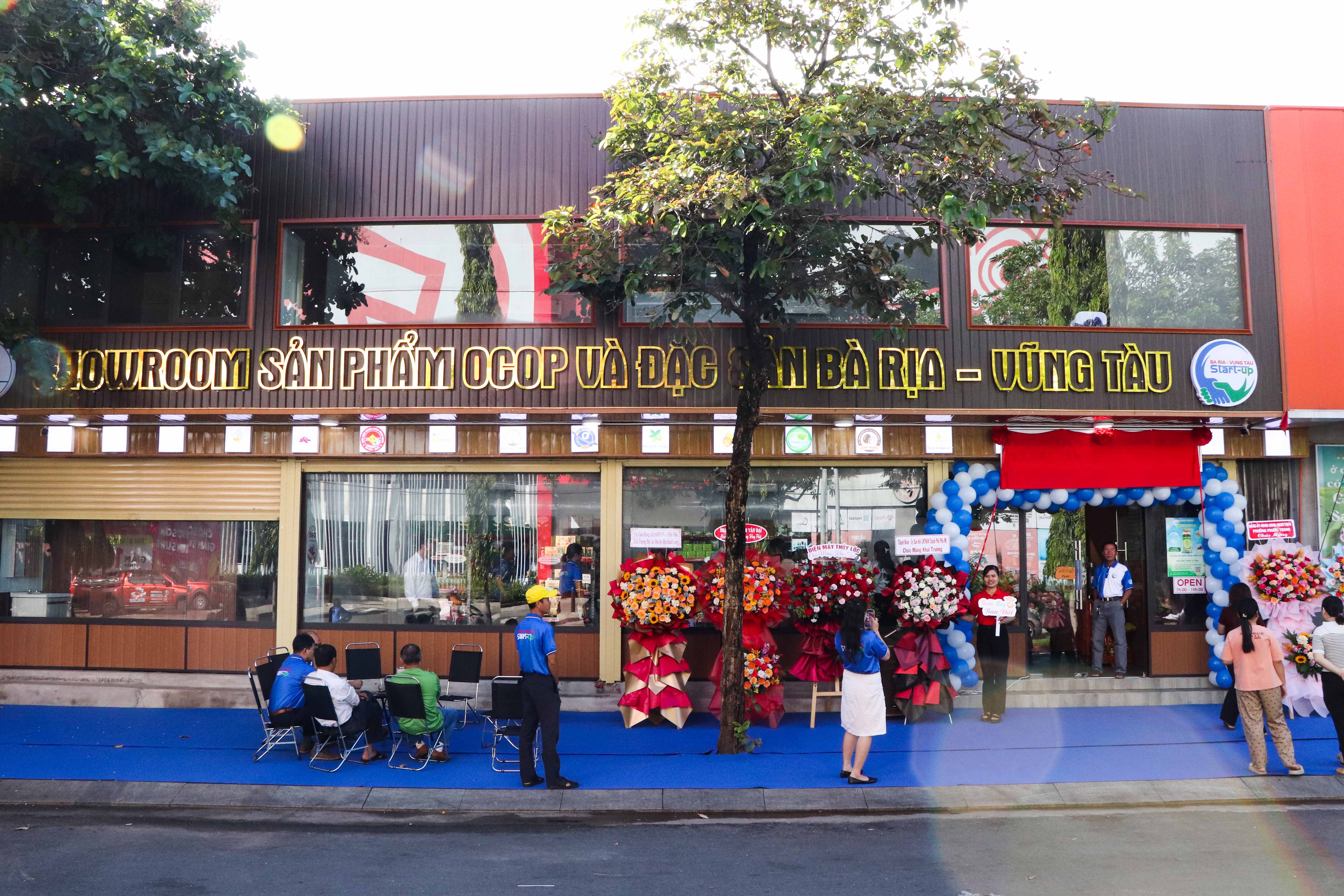 Vị trí cửa hàng giới thiệu sản phẩm OCOP nằm đối diện siêu thị GO Bà Rịa, rất thuận lợi cho khách đến tham quan, mua sắm.