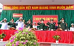 Chiến sĩ mới tuyên thệ dưới Quân kỳ