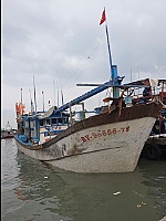 Tàu cá vùng khơi bị trói ở vùng lộng