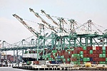Ngành vận tải biển và chuỗi cung ứng toàn cầu đối mặt với cuộc đua né thuế quan