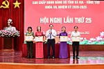 Tặng Bằng khen 5 tập thể, 9 cá nhân xuất sắc trong kiểm tra, giám sát