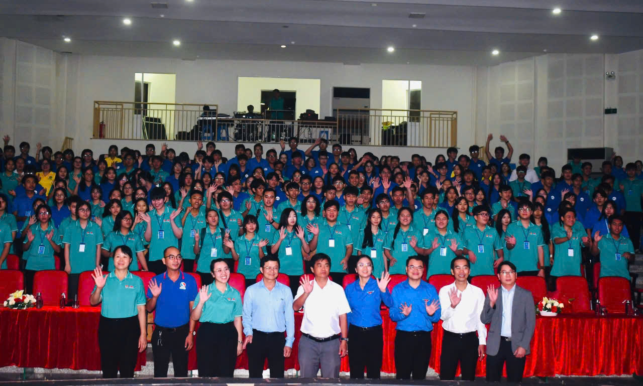Khơi nguồn đam mê - Kết nối tri thức - Bứt phá tương lai