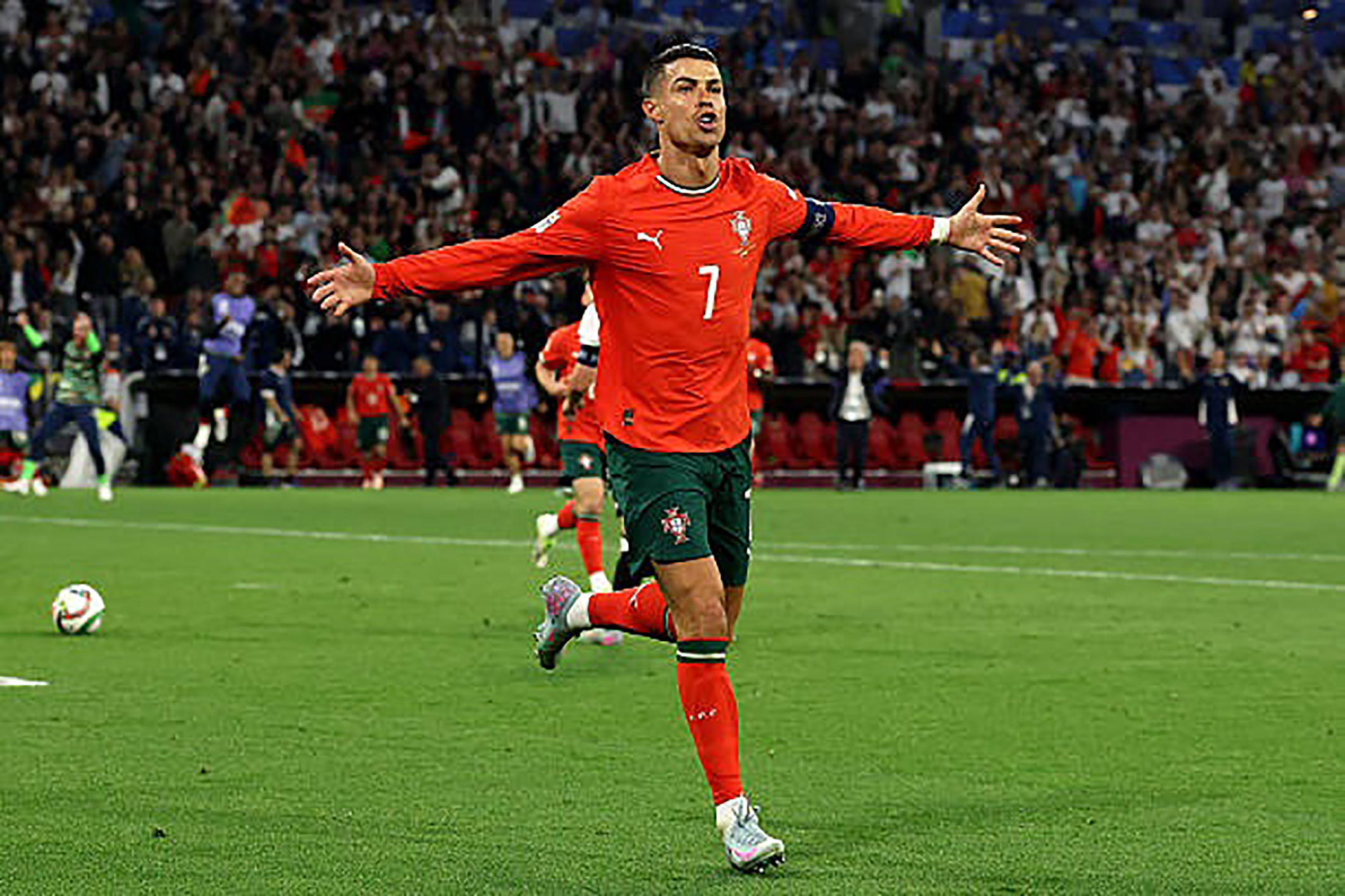 Cristiano Ronaldo tuổi 40 chỉ là số đếm!