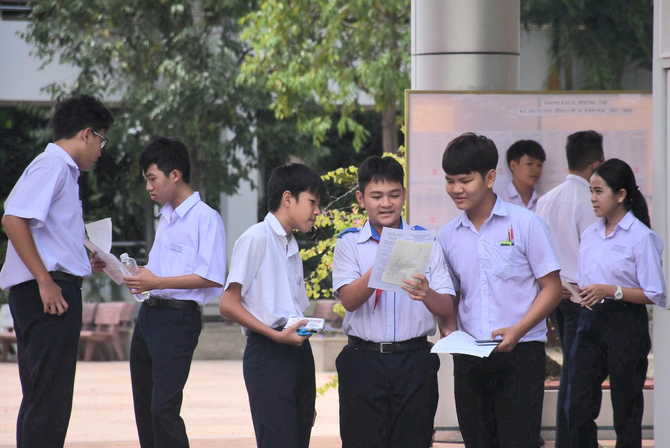 Đề Toán tuyển sinh lớp 10 có tính ứng dụng thực tế cao
