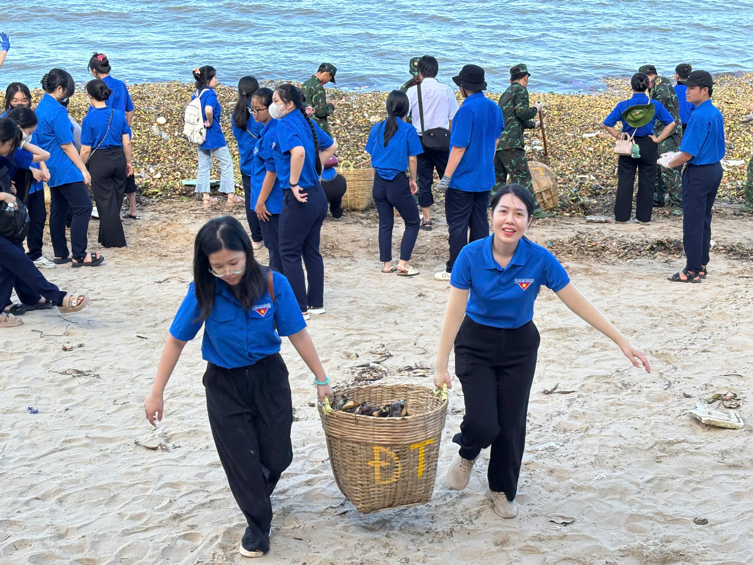 Dấu ấn áo xanh tình nguyện hè
