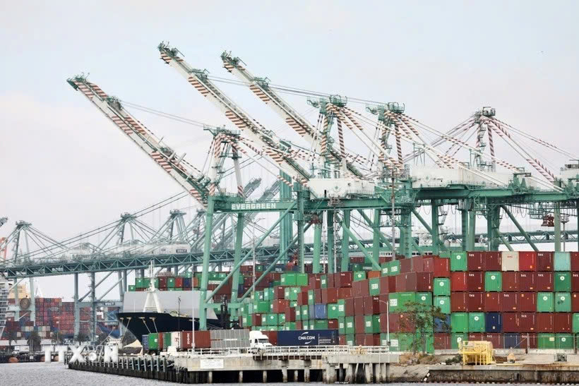 Ngành vận tải biển và chuỗi cung ứng toàn cầu đối mặt với cuộc đua né thuế quan
