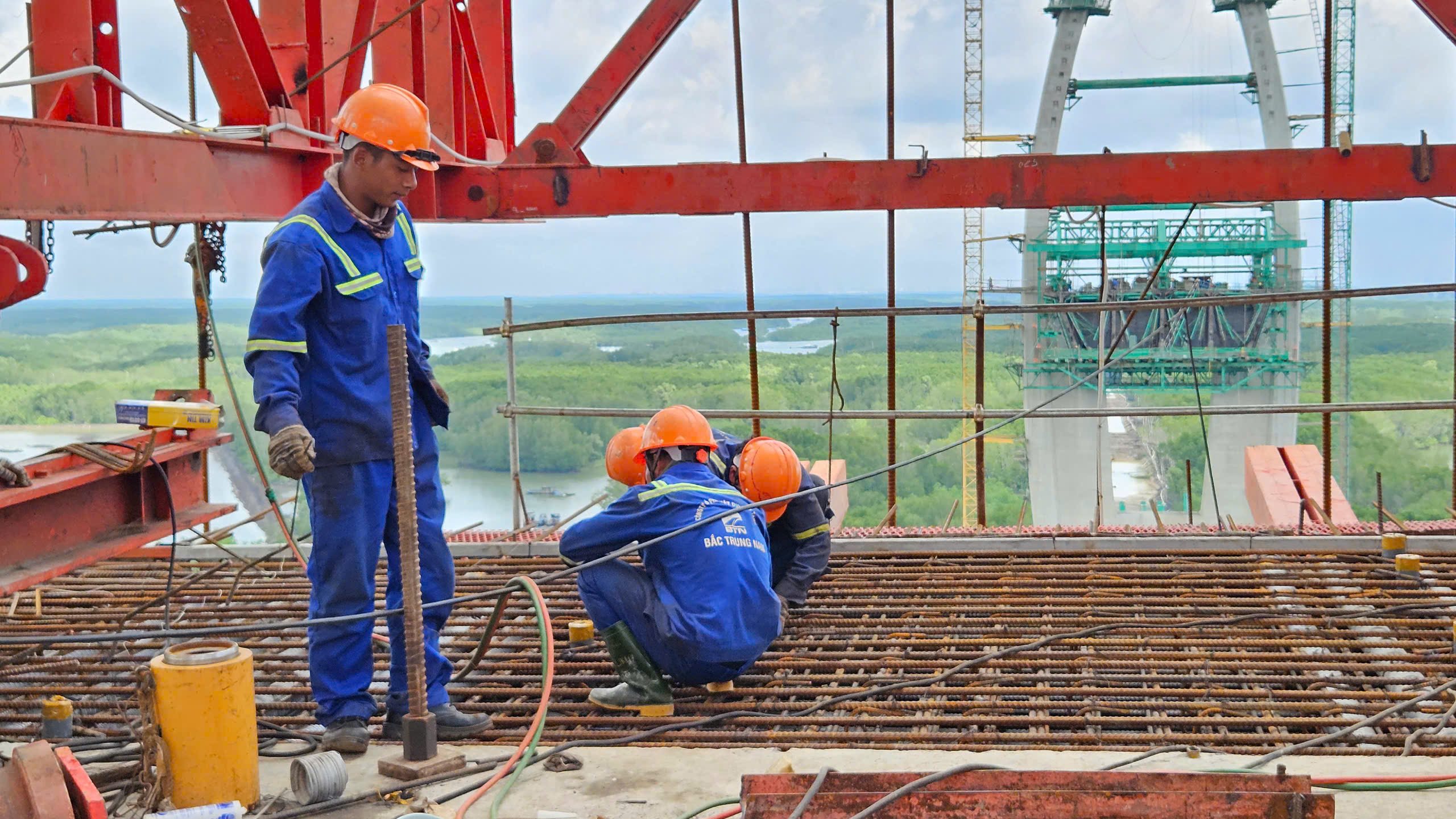 Chủ động vượt mưa, giữ nhịp công trình