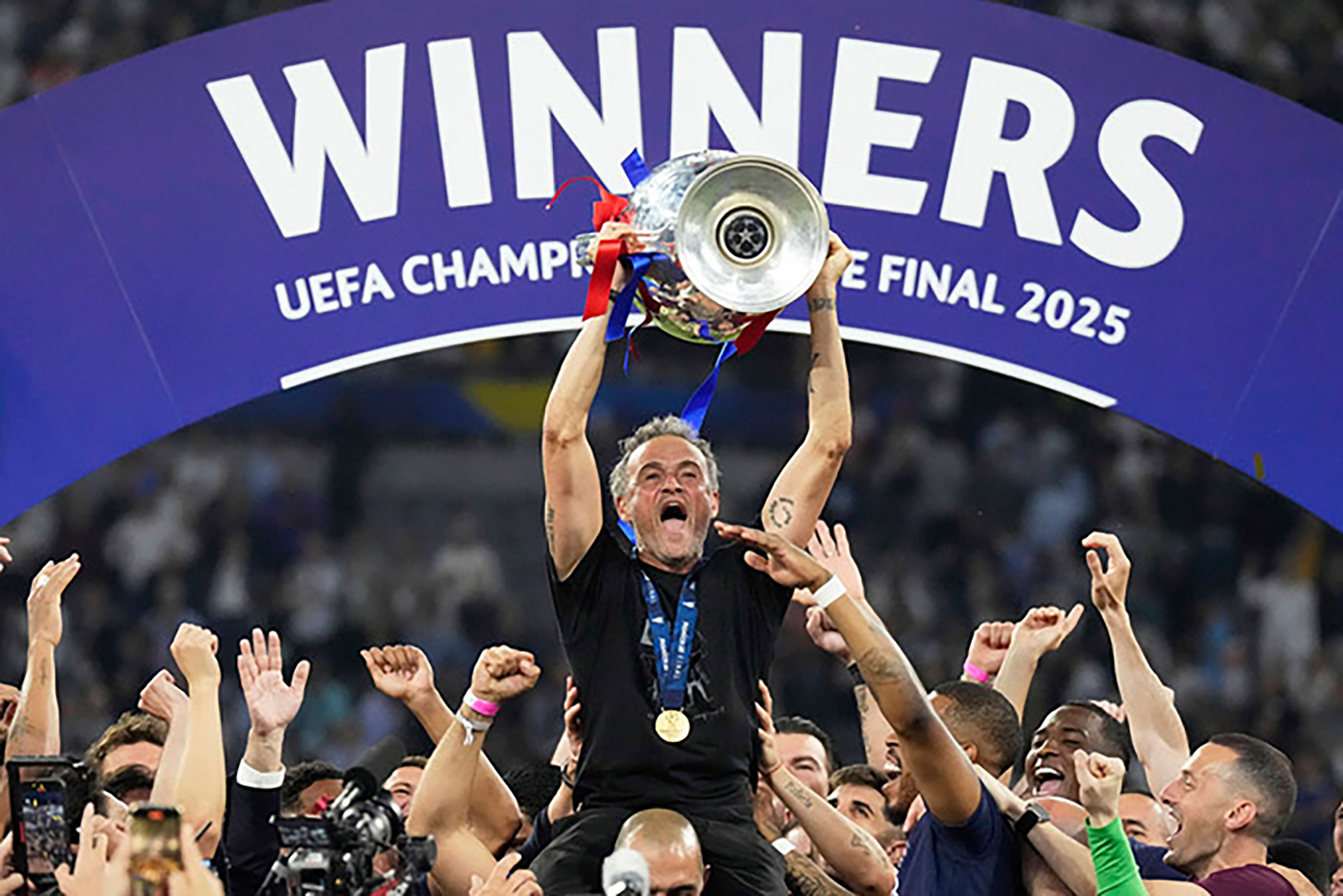 PSG đè bẹp Inter Milan 5-0, lần đầu tiên vô địch Champions League (C1).