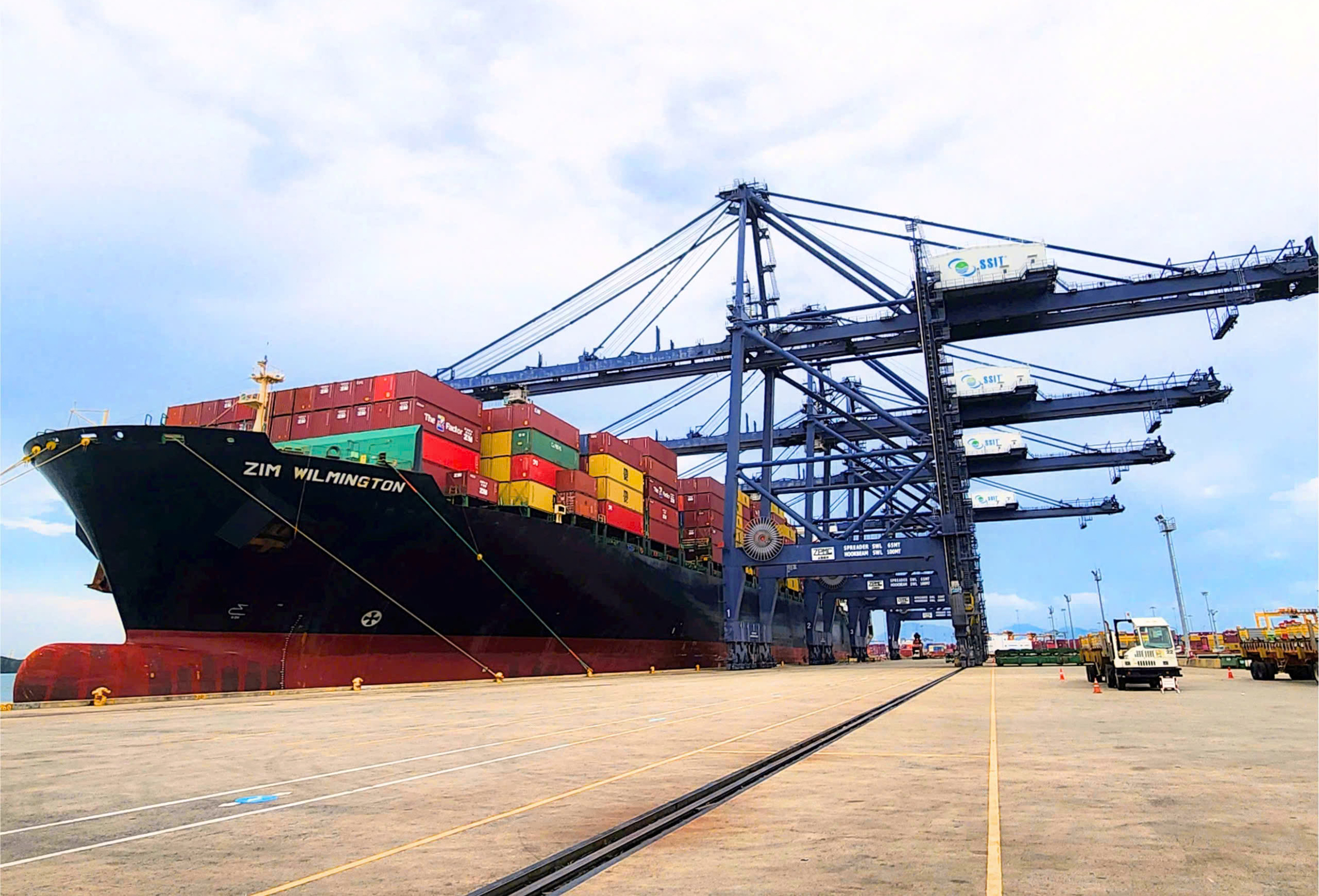 Cảng SSIT đón tàu Zim Wilmington khai thác tuyến Lone Star Express/ZSL kết nối trực tiếp Việt Nam với bờ Đông Hoa Kỳ.