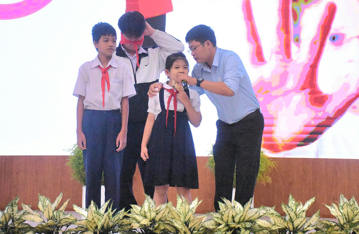 Thiếu nhi tham gia trả lời xử lý tình huống khi bị bắt cóc.