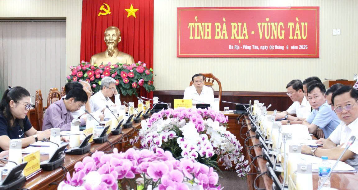 Ông Nguyễn Văn Thọ, Chủ tịch UBND tỉnh chủ trì cuộc họp