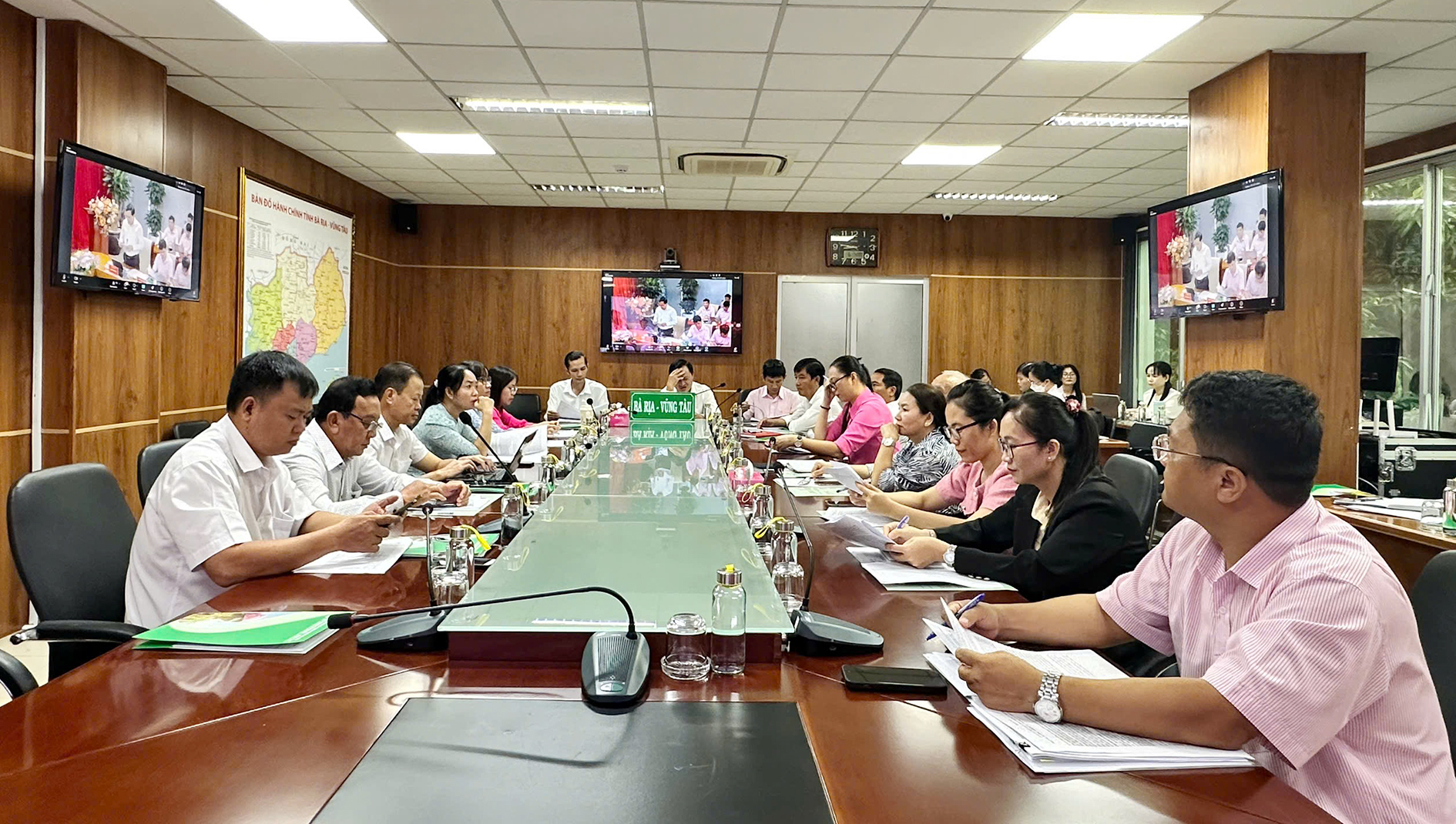 Các thành viên Ban đại hiện HĐQT NHCSXH tỉnh dự hội nghị tại điểm cầu tỉnh Bà Rịa - Vũng Tàu.