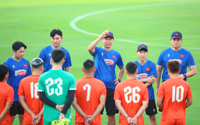 Người hâm mộ tin tưởng thầy trò HLV Kim Sang-sik tự tin vượt qua khó khăn.