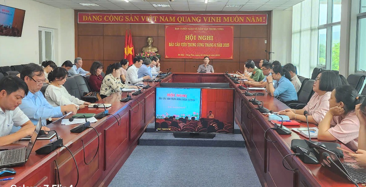 Các đại biểu dự hội nghị tại điểm cầu Ban Tuyên giáo và Dân vận Tỉnh ủy.