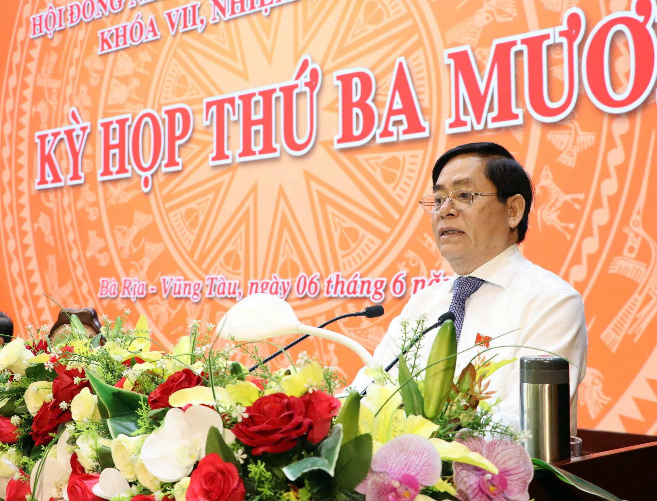 Ông Phạm Viết Thanh, Ủy viên Trung ương Đảng, Bí thư Tỉnh ủy,  Chủ tịch HĐND tỉnh phát biểu chỉ đạo tại kỳ họp.