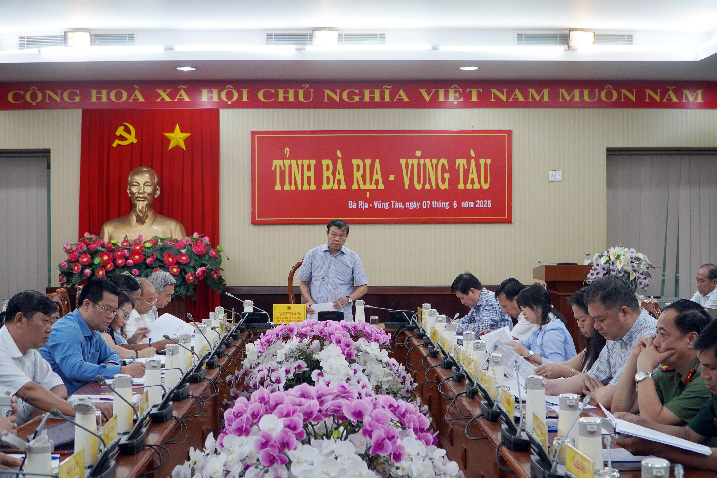 Ông Nguyễn Văn Thọ, Chủ tịch UBND tỉnh chủ trì cuộc họp.