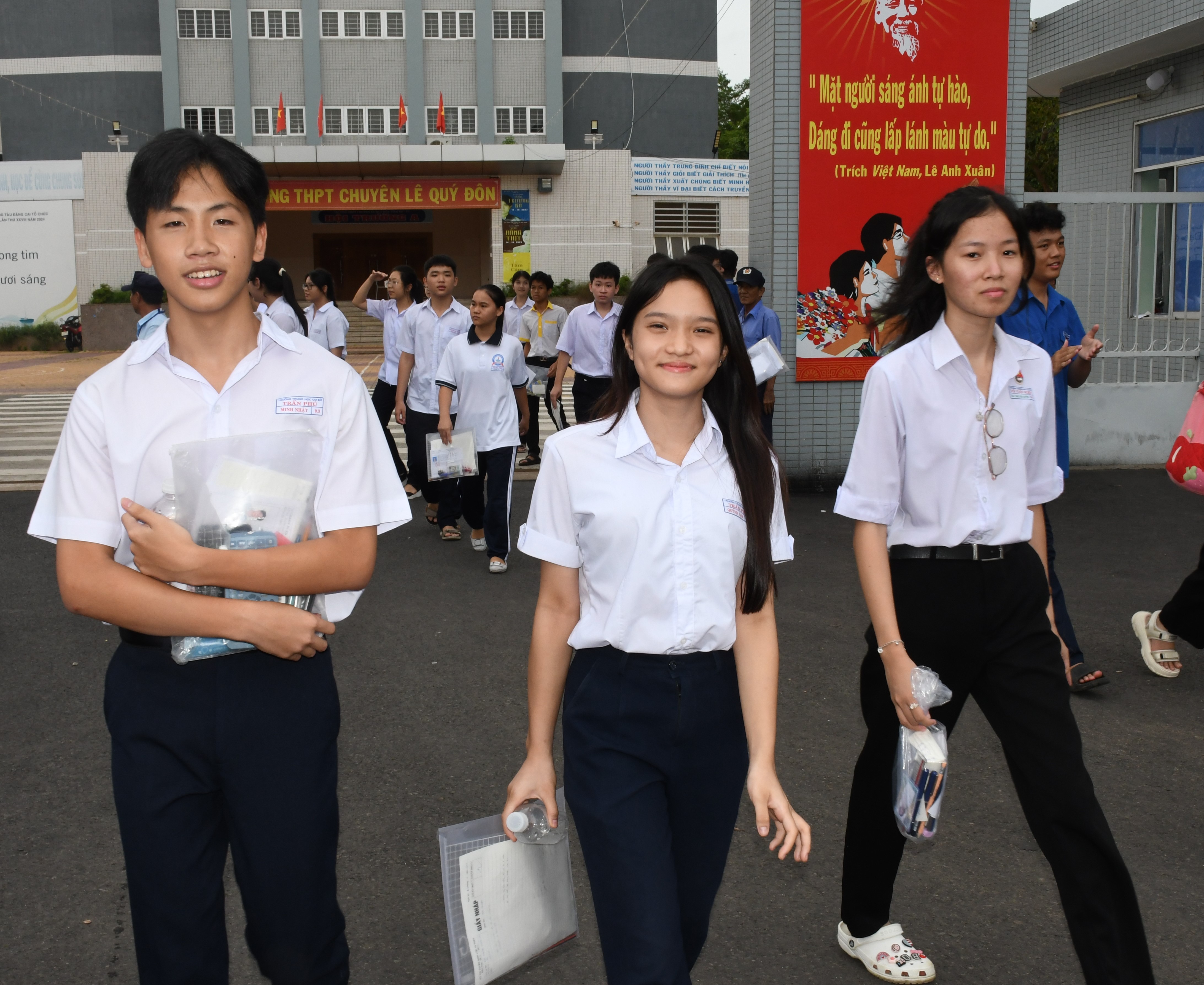 Đề thi chuyên khó nhưng tinh thần thí sinh vẫn thoải mái.