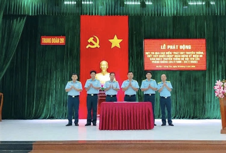 Các đơn vị kí kết thi đua đợt cao điểm chào mừng kỷ niệm 60 năm Ngày truyền thống Bộ đội Tên lửa Phòng không.