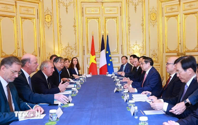 Thủ tướng Phạm Minh Chính hội đàm với Thủ tướng Pháp Francois Bayrou. Ảnh: DƯƠNG GIANG