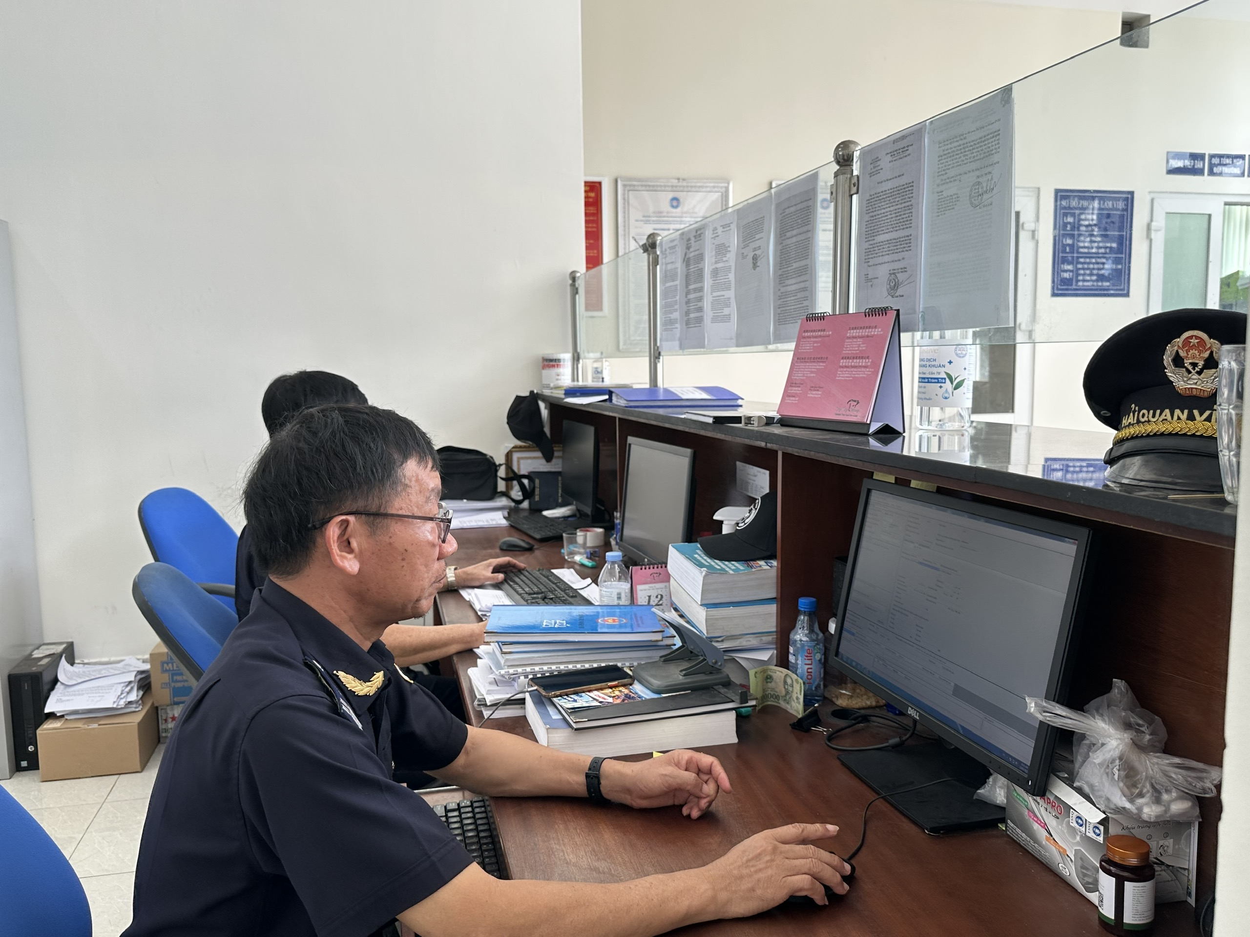 Hoạt động nghiệp vụ tại Hải quan cửa khẩu  Cảng Phú Mỹ.