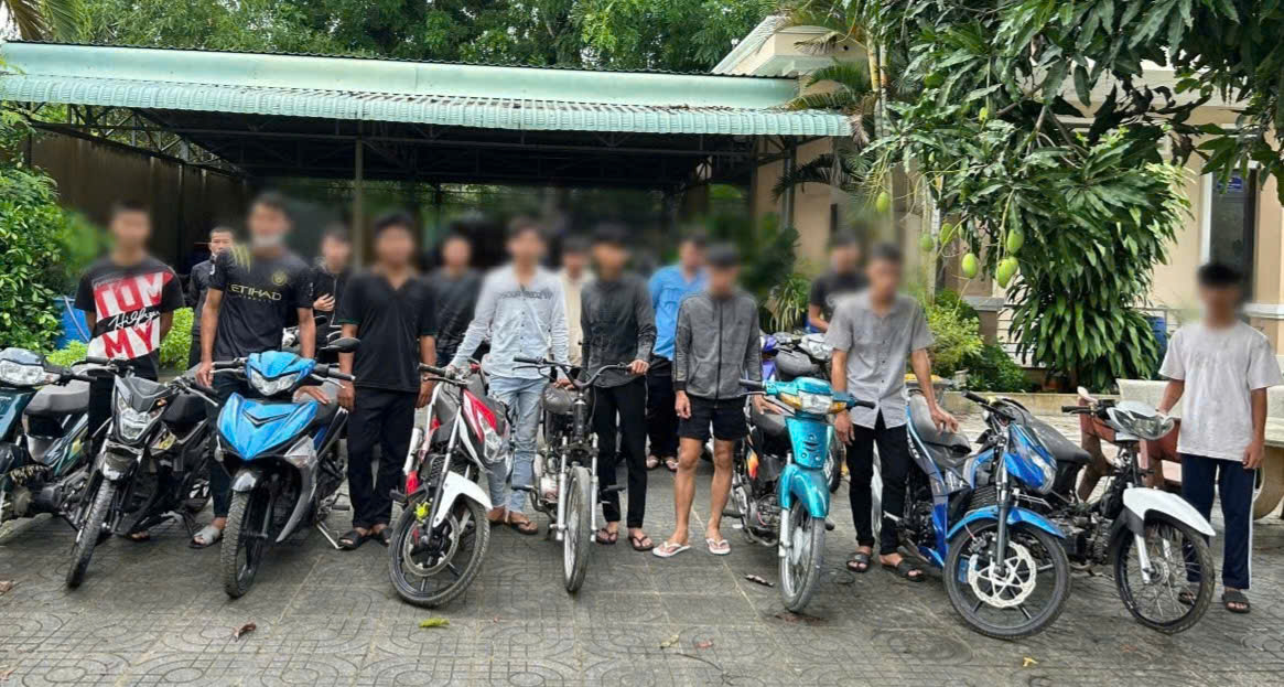 Các đối tượng cùng phương tiện sử dụng đua xe. 