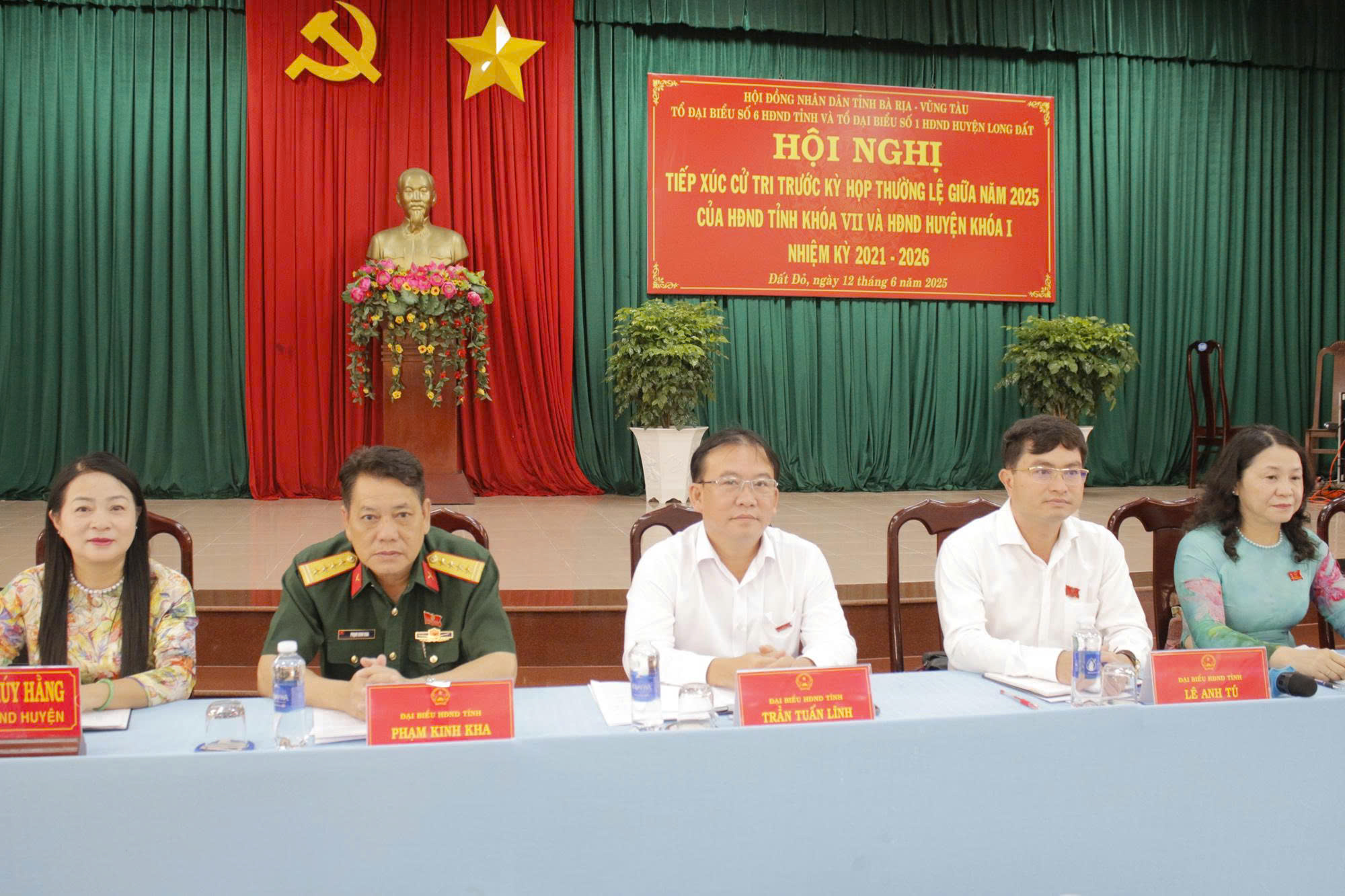 Tổ đại biểu số 6 HĐND tỉnh TXCT TT.Đất Đỏ, xã Long Tân, huyện Long Đất. Ảnh: ĐÔNG HIẾU